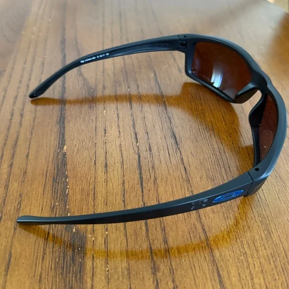 MOVING SALE!
OAKLEY POLARIZED GIBSTON SUNGLASSES - Picture 6 of 7